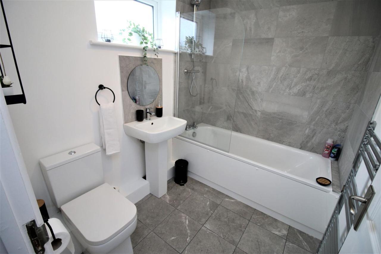 Thesiger Court Apartments - Free Private Parking - By Property Promise Cardiff Exterior foto